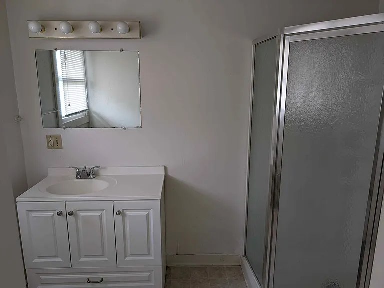 124 Coddington Rd — Photo 7