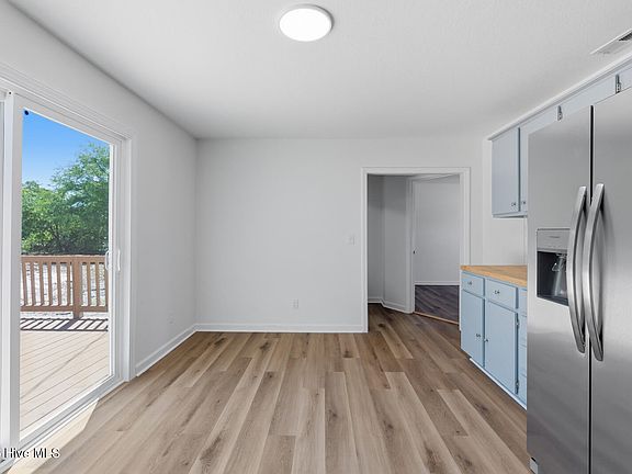 4th image of 93 Riegel Drive