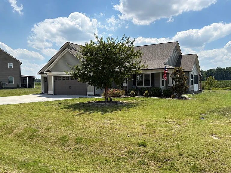 111 Highland Park Dr — Photo 2
