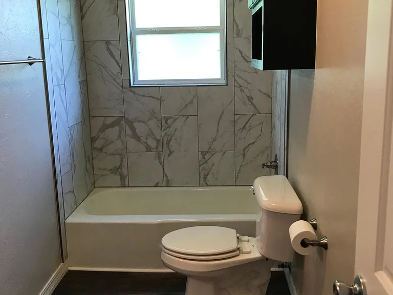 3411 N Market Ave — Photo 6