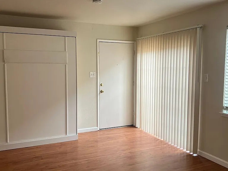 1819 G St — Photo 10