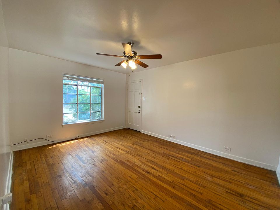 1st image of 109 W Oakview Pl APT 1