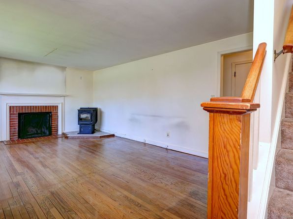 64 Flint St, Trumbull, CT 06611
