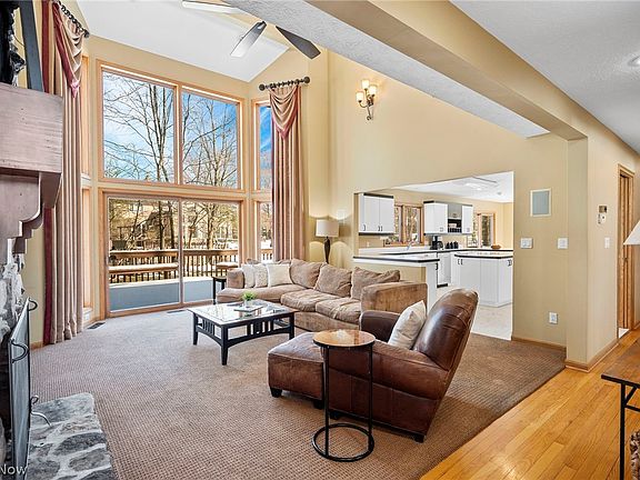 4th image of 135 Valencia Cir