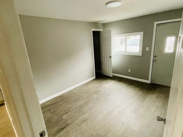 810 Brown St — Photo 2