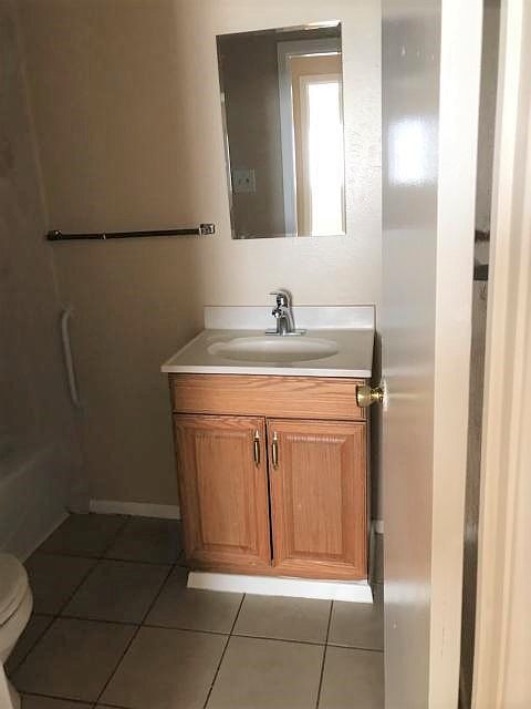 1st image of 3309 Wellesley Ct NE APT 4