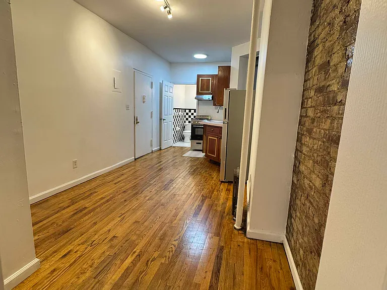 447 W 37th St #1RW — Photo 3