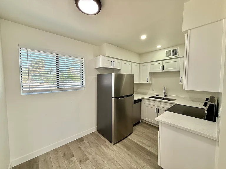 4119 N 11th Ave #6 — Photo 4
