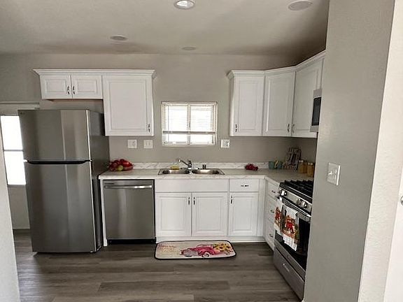 3rd image of 880 N Lake St #25