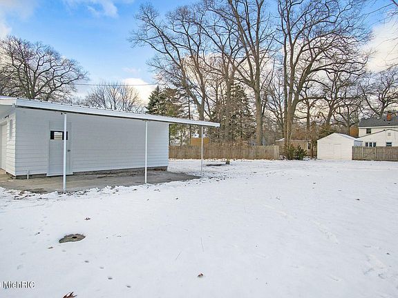 5th image of 2154 W Sherman Blvd