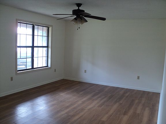 3rd image of 1711 Cindy Ln