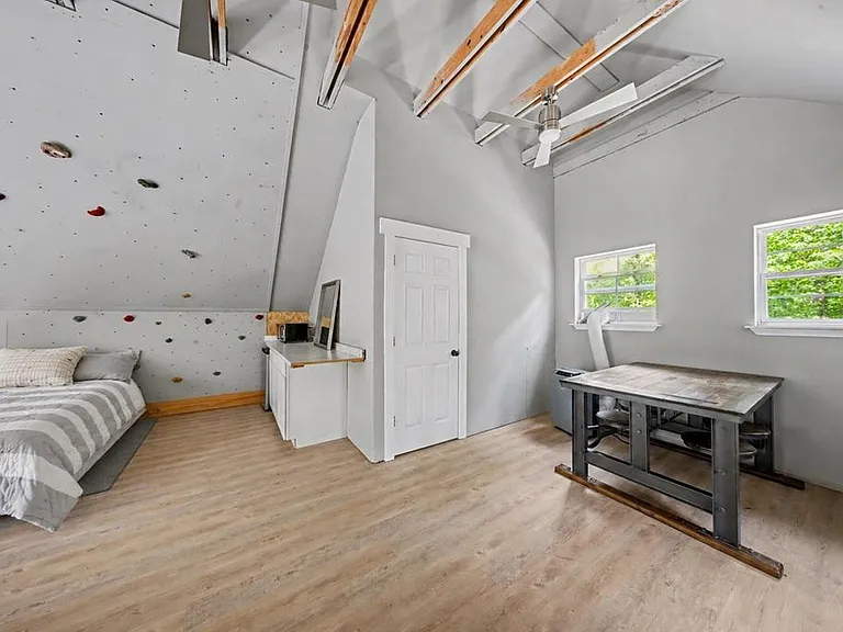 160 Delcrest Dr — Photo 53