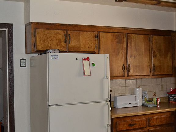 4th image of 1070 N Sequoia Dr