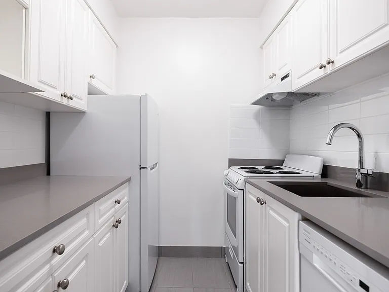 1265 Burnaby St #507 — Photo 7