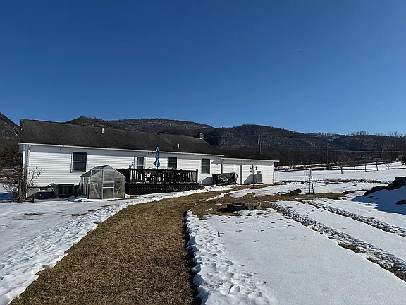 1281 Pumpkin Center Rd — exterior photo