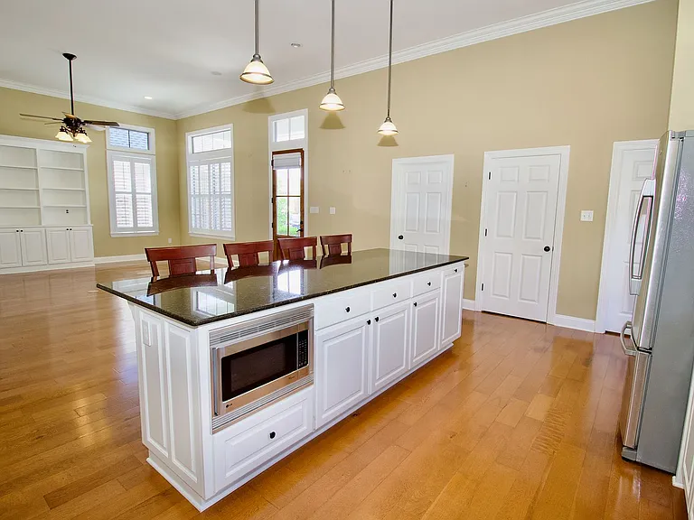 2166 Hillridge Ave — Photo 9
