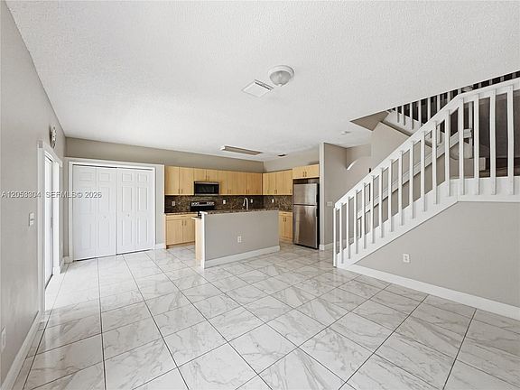 5th image of 2214 SE 25th Ave #2214