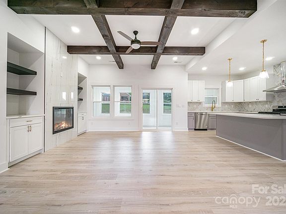 4th image of 113 Oakwood Dr