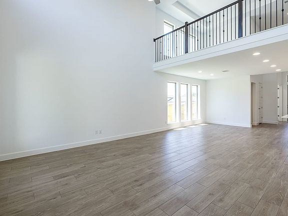 3rd image of 321 Adlai Ave