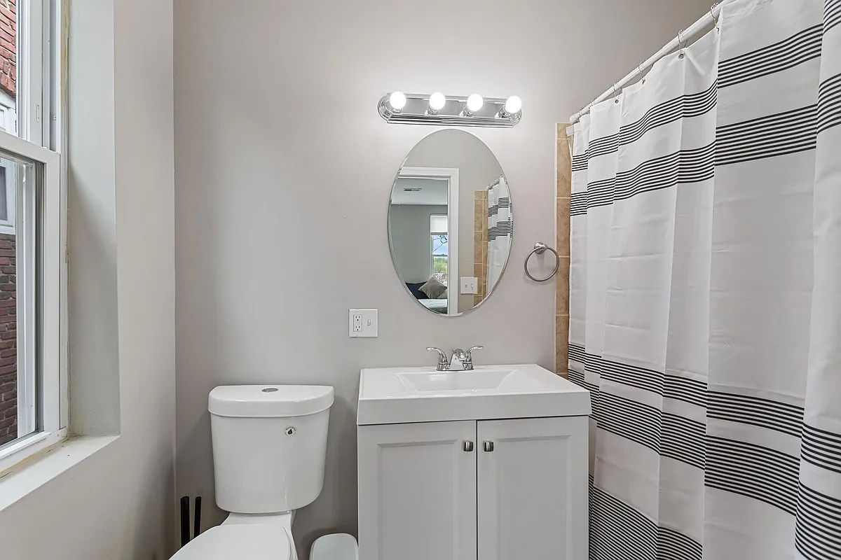 Bathroom "D"
Rooms: 3D, 2D, 1D - Healey Dr
