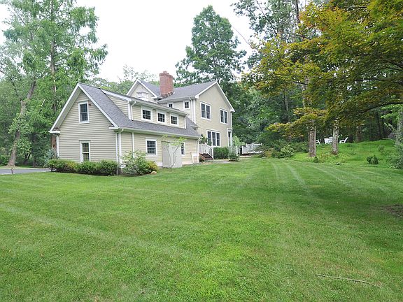 2nd image of 20 Kerry Ln