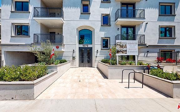 3rd image of 1070 S Bedford St #301