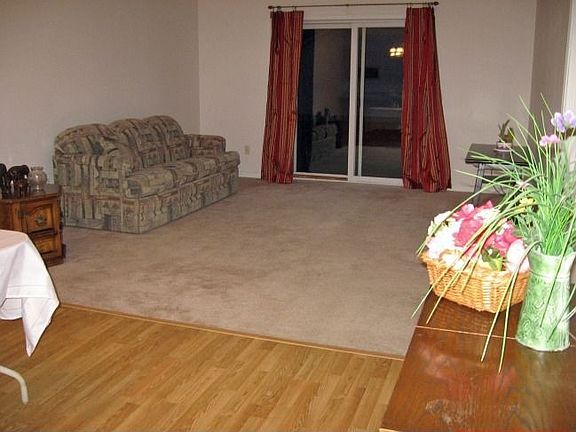 2nd image of 401 Greenbriar Ave