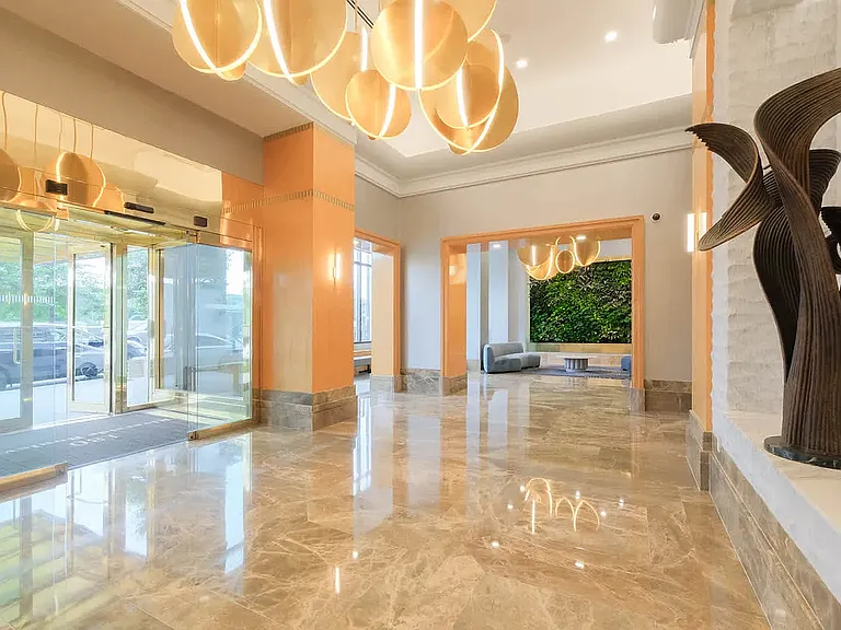 180 Riverside Blvd #10V — Photo 9