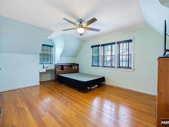 3rd image of 633 Prospect Ave