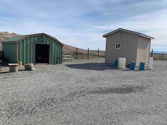 3rd image of 630 Moore Rd