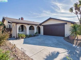 1076 Camellia Dr, Alameda, CA 94502