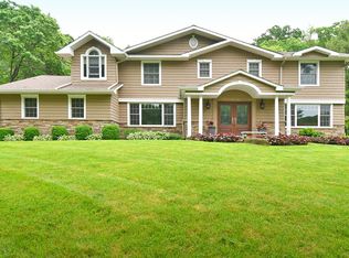 42 Arbor Ln, Dix Hills, NY 11746