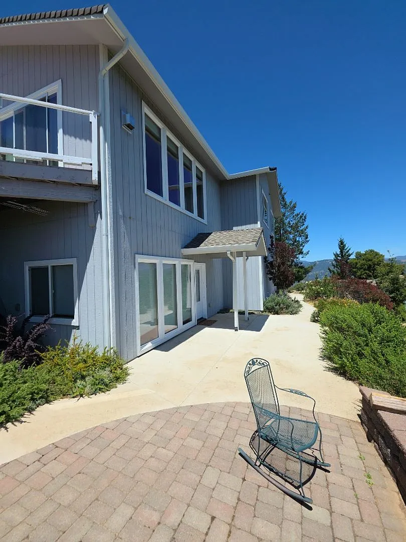 Stunning Lake Views in Riviera West — Photo 3