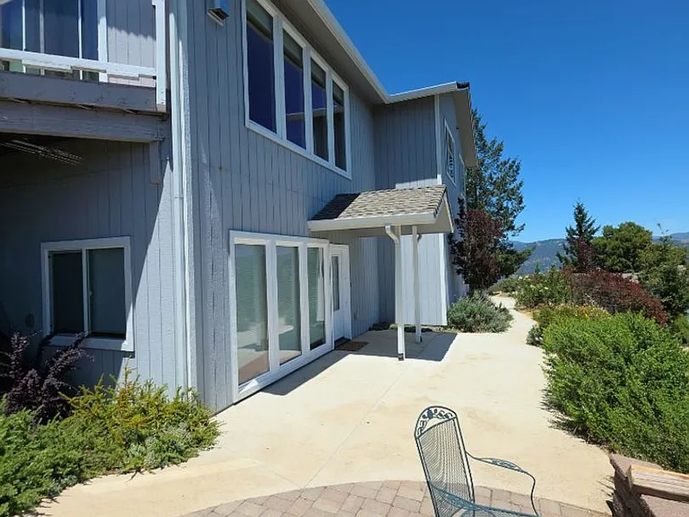8115 Mountain Crest Dr — Photo 3