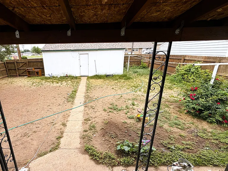 2304 W 6th St — Photo 11