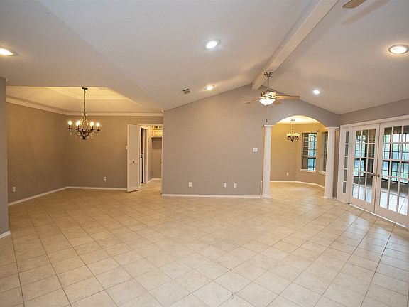 4th image of 1305 Cliff Dr