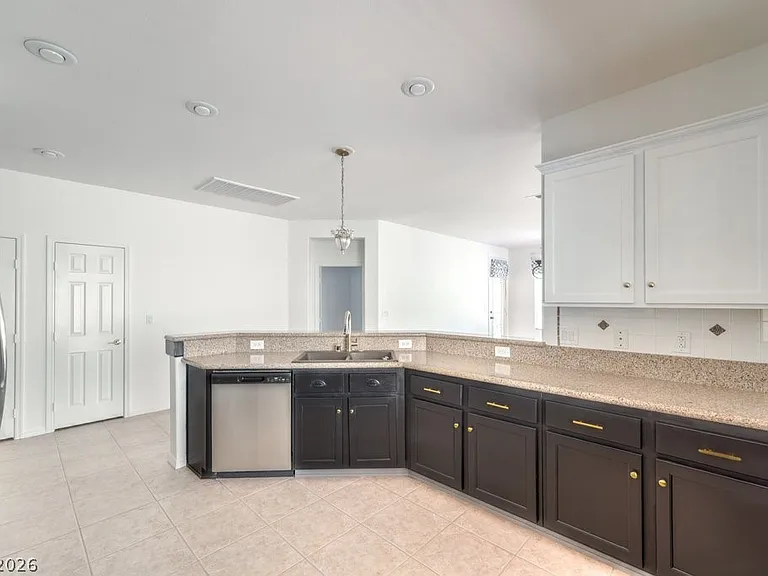 5389 Progresso St — Photo 9