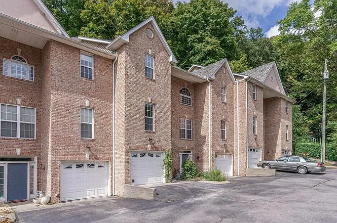 3 bed, 2706 sqft, $2,875 — Photo 3