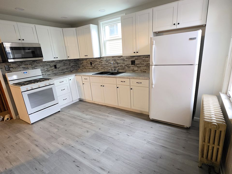 1st image of 261 Ashland Ave #2