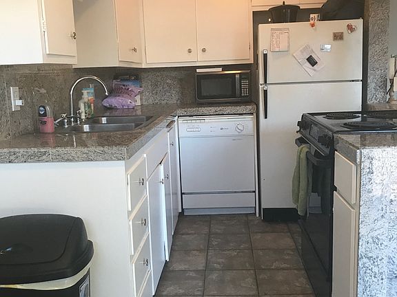 4th image of 327 S Elizabeth St APT 3