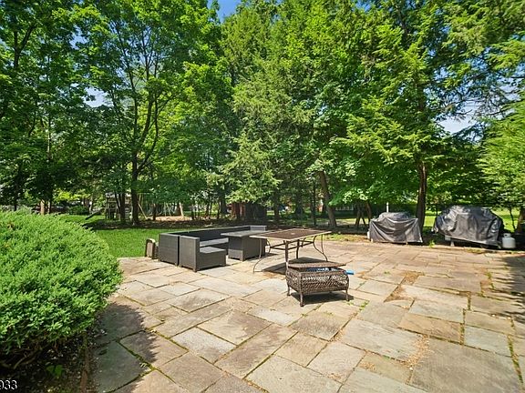 5th image of 231 Exeter Way