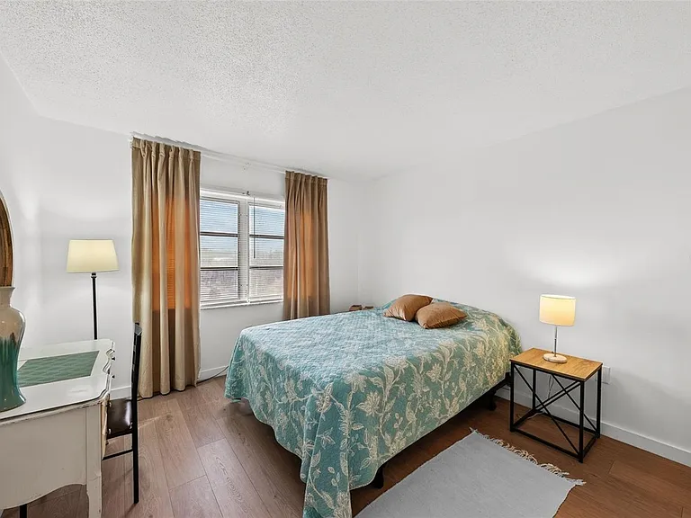 100 Waverly Way #403 — Photo 7