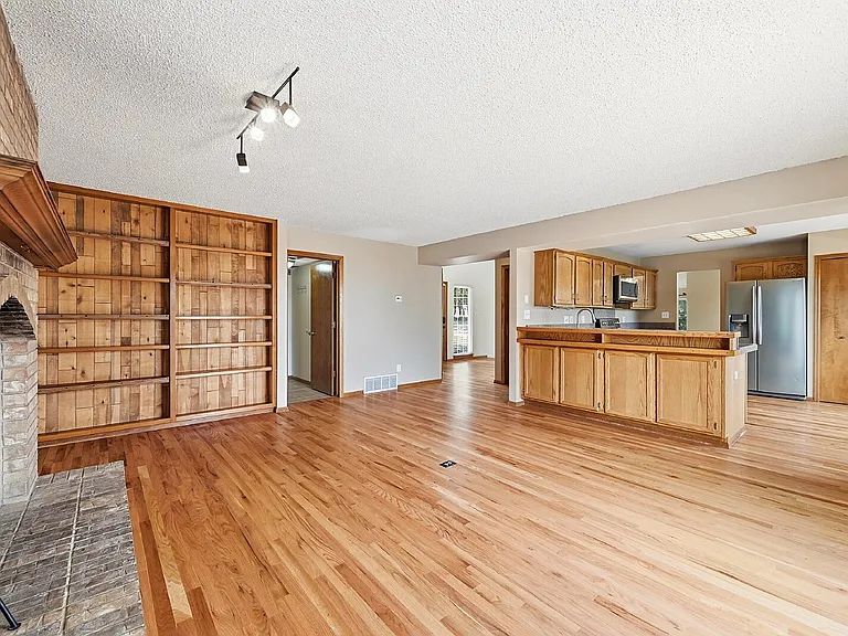 110 Mobray Ct — Photo 16