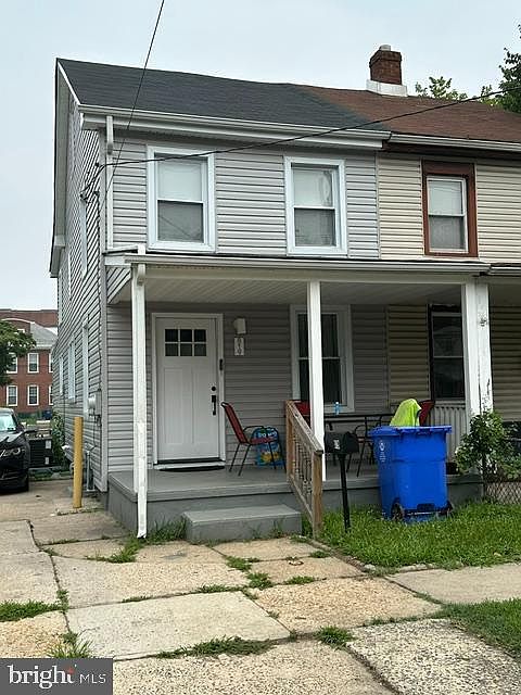 1st image of 819 W 2nd St