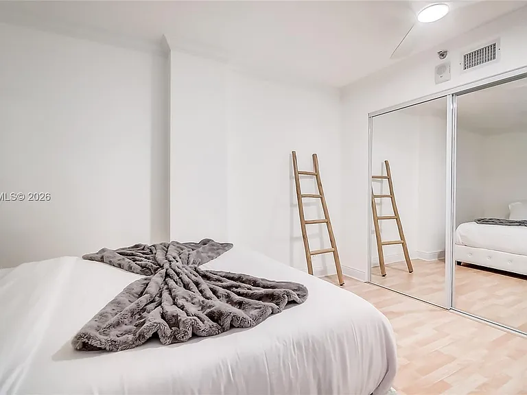 2401 Collins Ave #904 — Photo 14