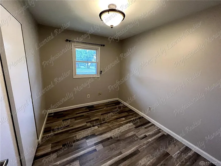 635 Cyril Ct — Photo 15
