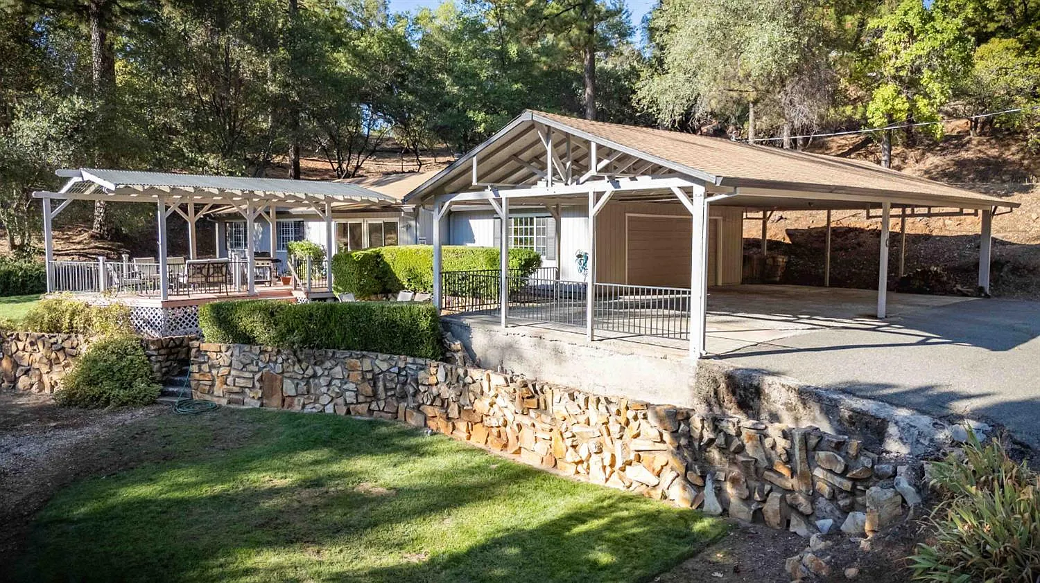 2674 Glenview Drive photo 1