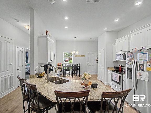 4th image of 22976 Ridgewood Dr