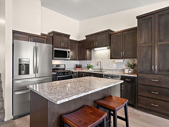 4th image of 25576 5th St W