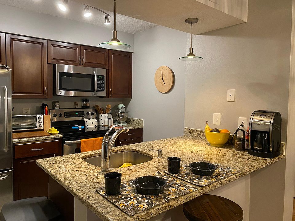 1st image of 1524 Lincoln Way APT 102